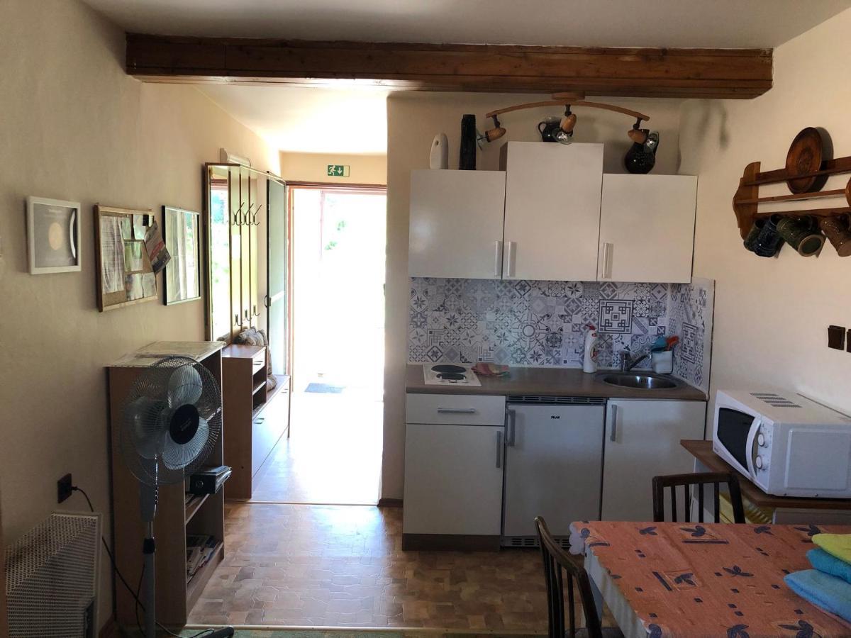 Ubytovani U Jerabku - Parkovani Zdarma Mikulov Exteriör bild
